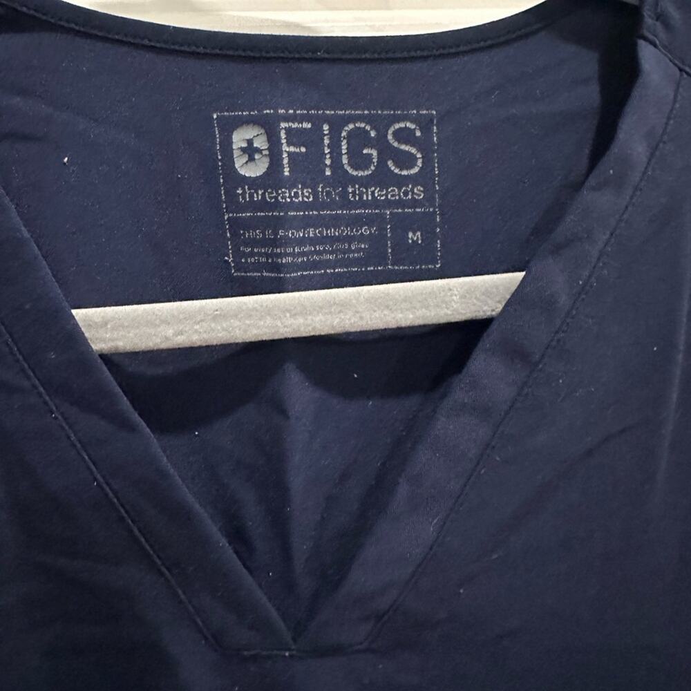 FIGS Threads For Threads Catarina Scrubs Top - Picture 3 of 3